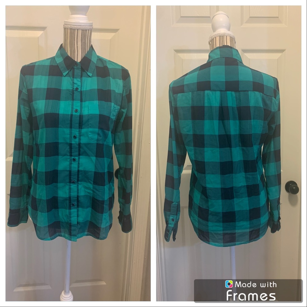 Forever 21 green and black button down blouse